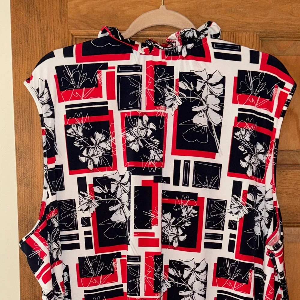 ♻️ LAST CHANCE! The Limited Red/White/Blue Floral-Geo Print Tie Neck Top - Picture 10 of 16